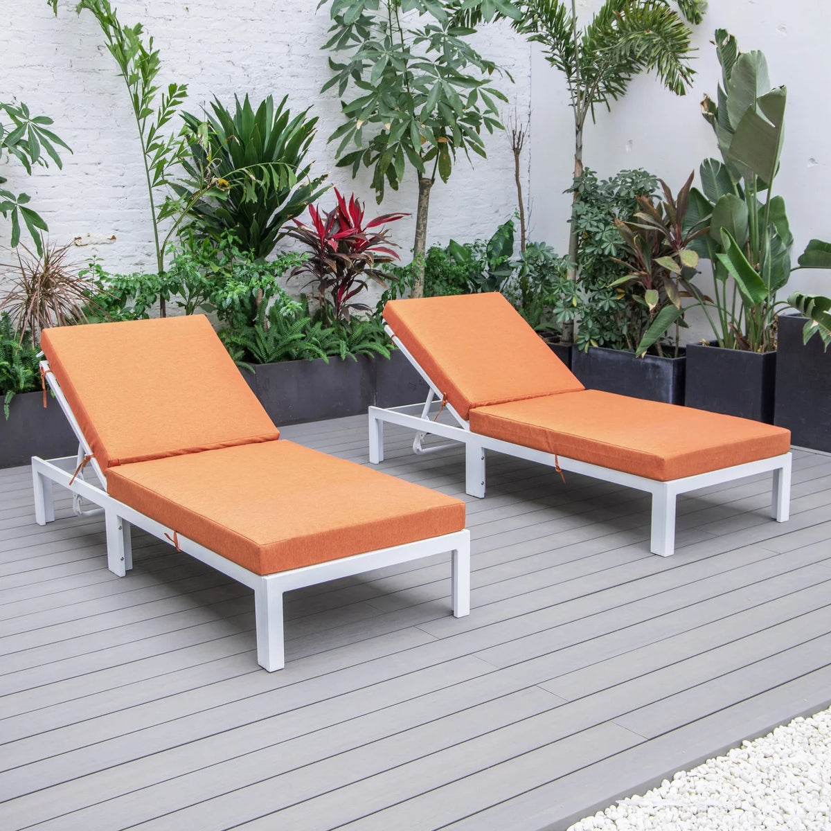 White Chaise Lounge Chair With Cushions R609360