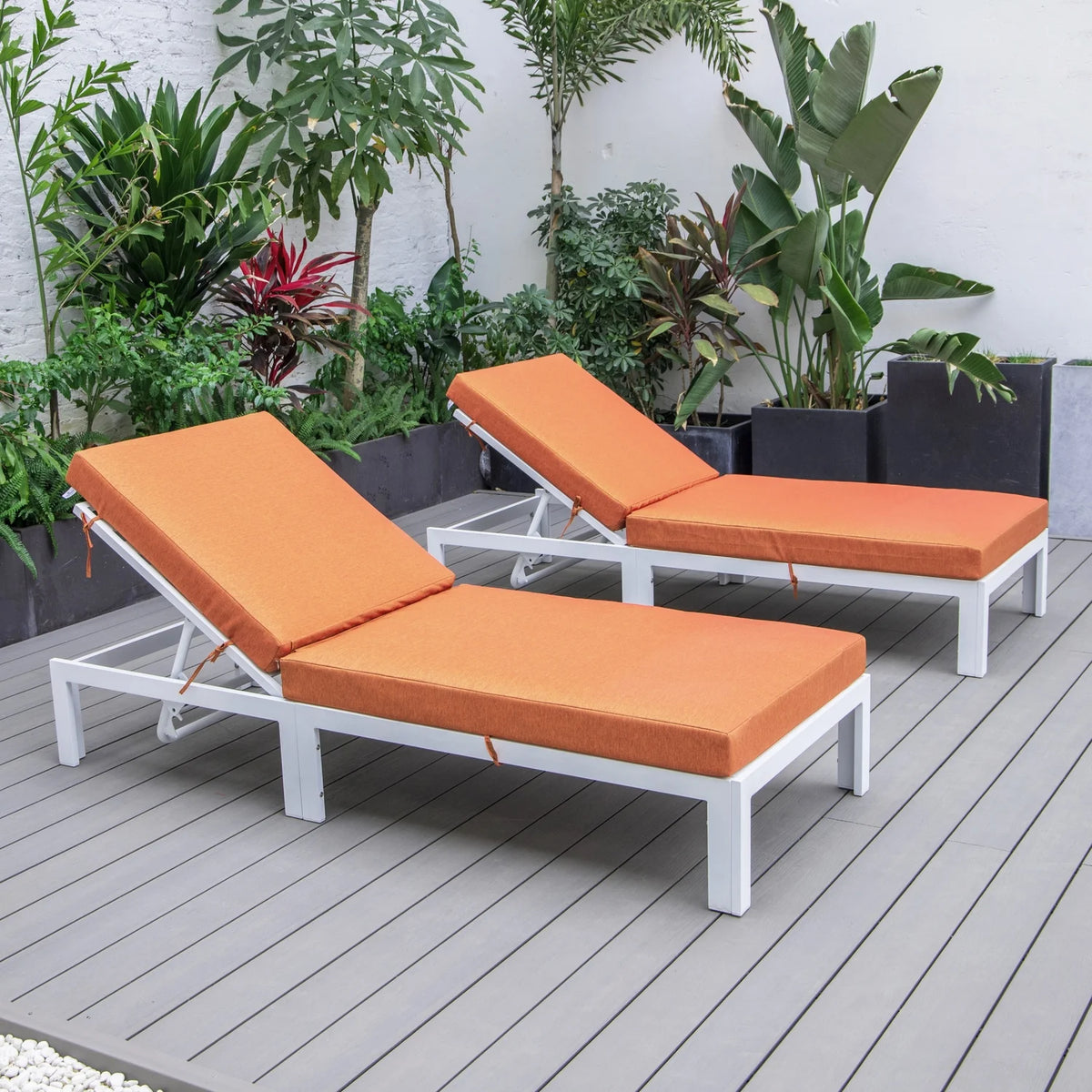 White Chaise Lounge Chair With Cushions R609360