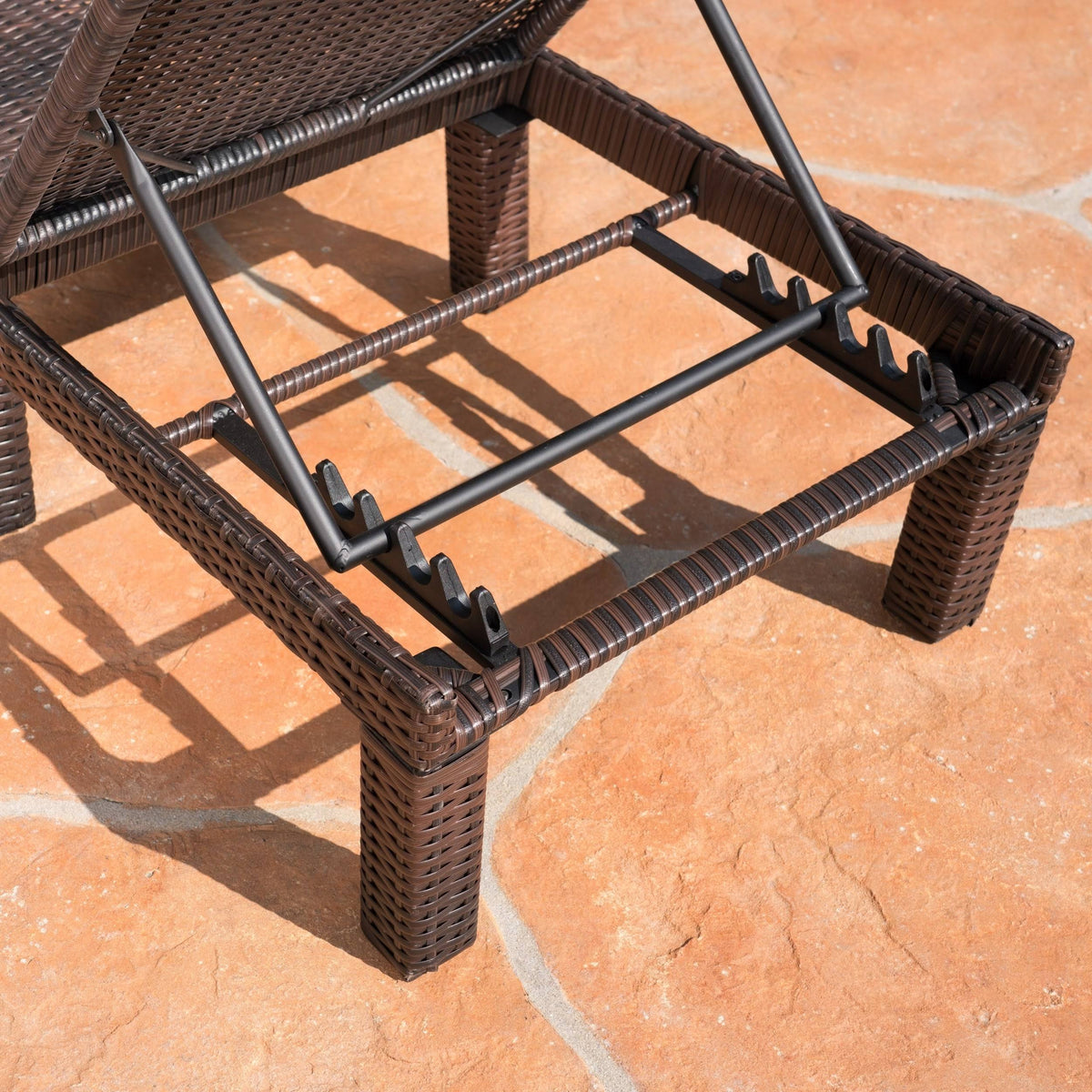 Brown Wicker Chaise Lounge Set of 4 R25187
